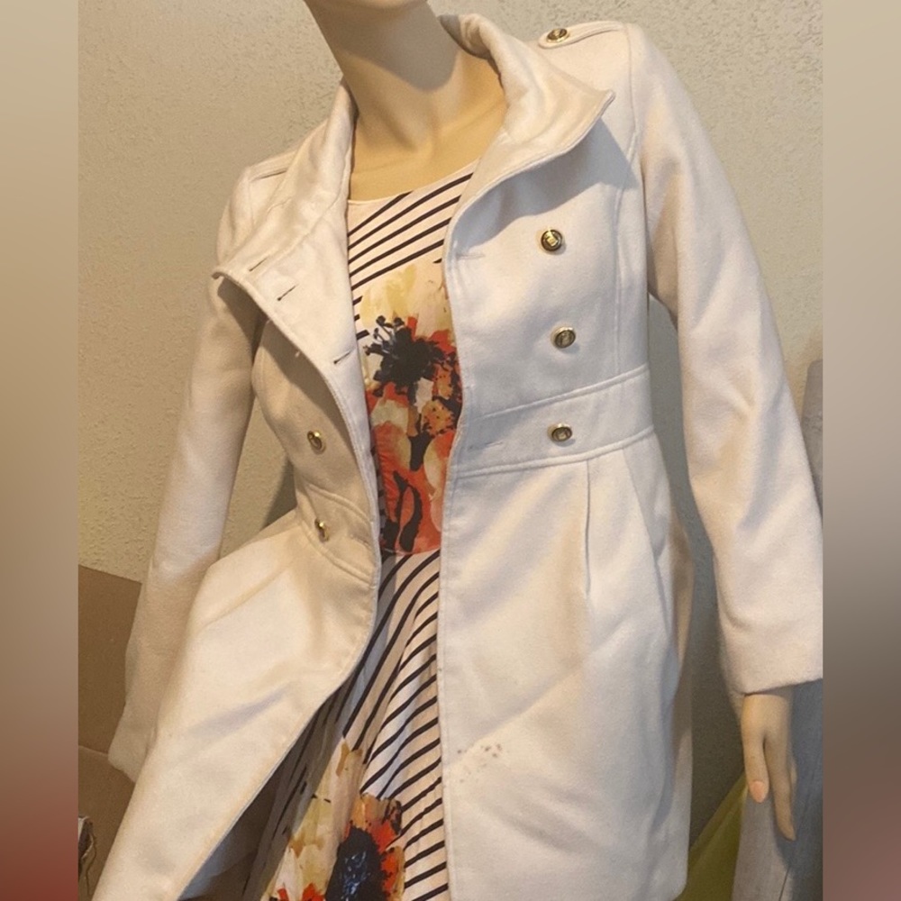 coat - Picture 2 of 16